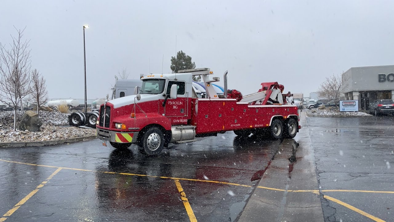 Freightliner Towing!! Cascadia Broke Down!!