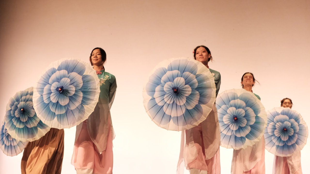 Jasmine Blooms (Parasol Dance)《茉莉花开》