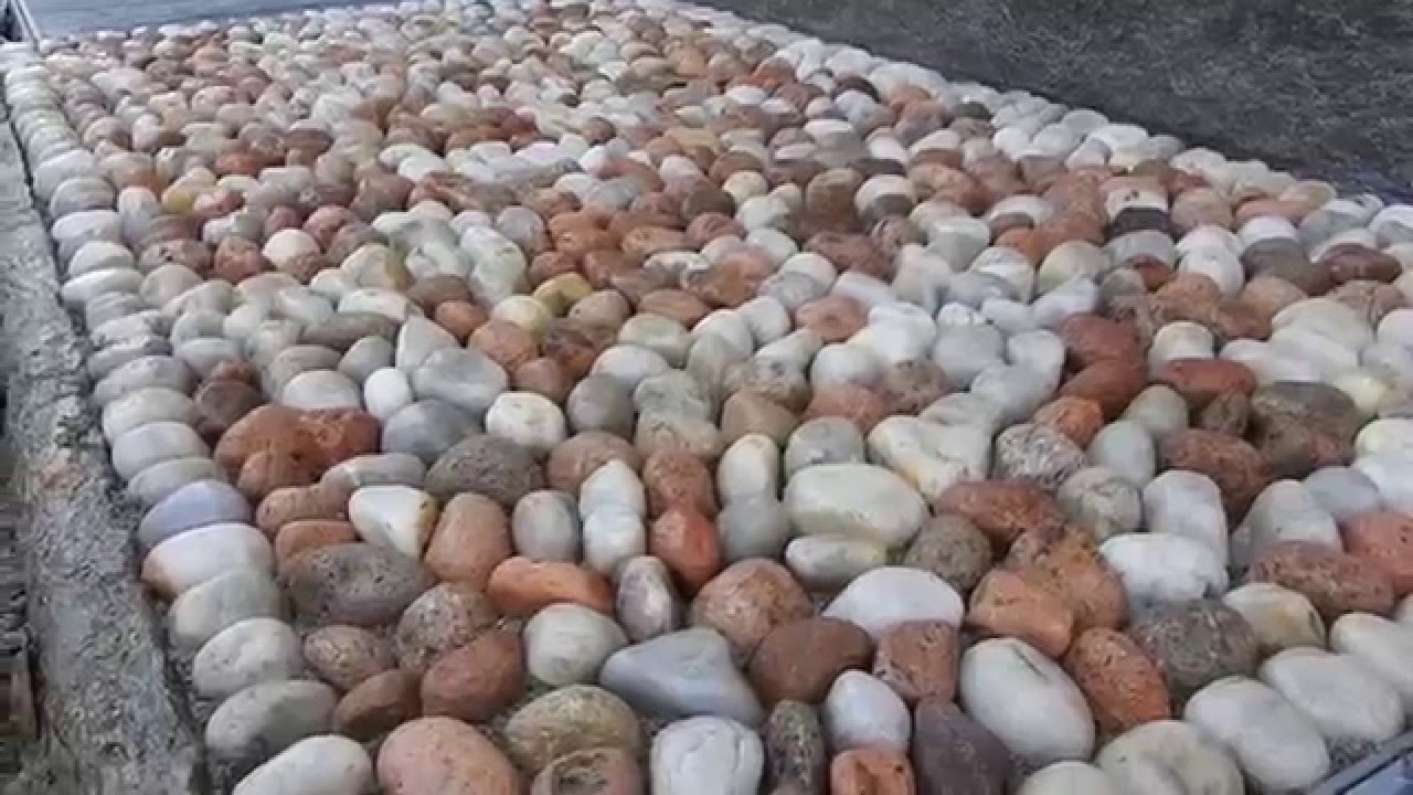 PIETREESASSI : marciapiede in ciottoli di fiume selezionati 2