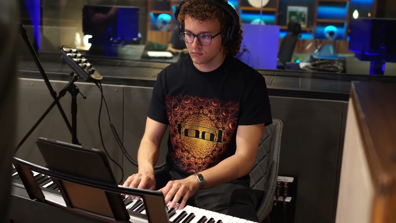 Overture 1928, Strange Deja Vu, Echoes of Prog, Live Sessions