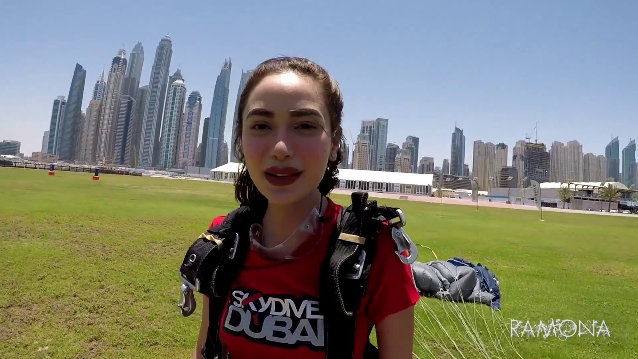 Arci Muñoz- Dubai  SKYDIVE