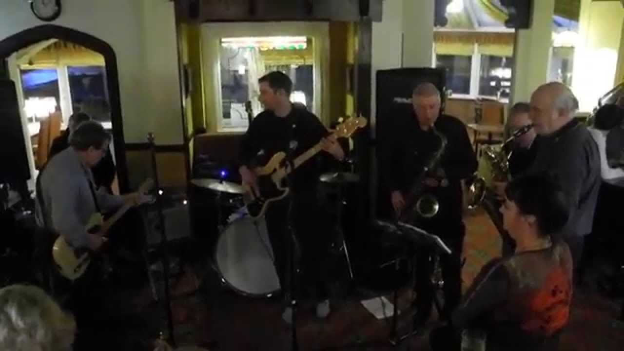 Axeminster Burnes & The Rug Cutters, Back At The Chicken Shack
