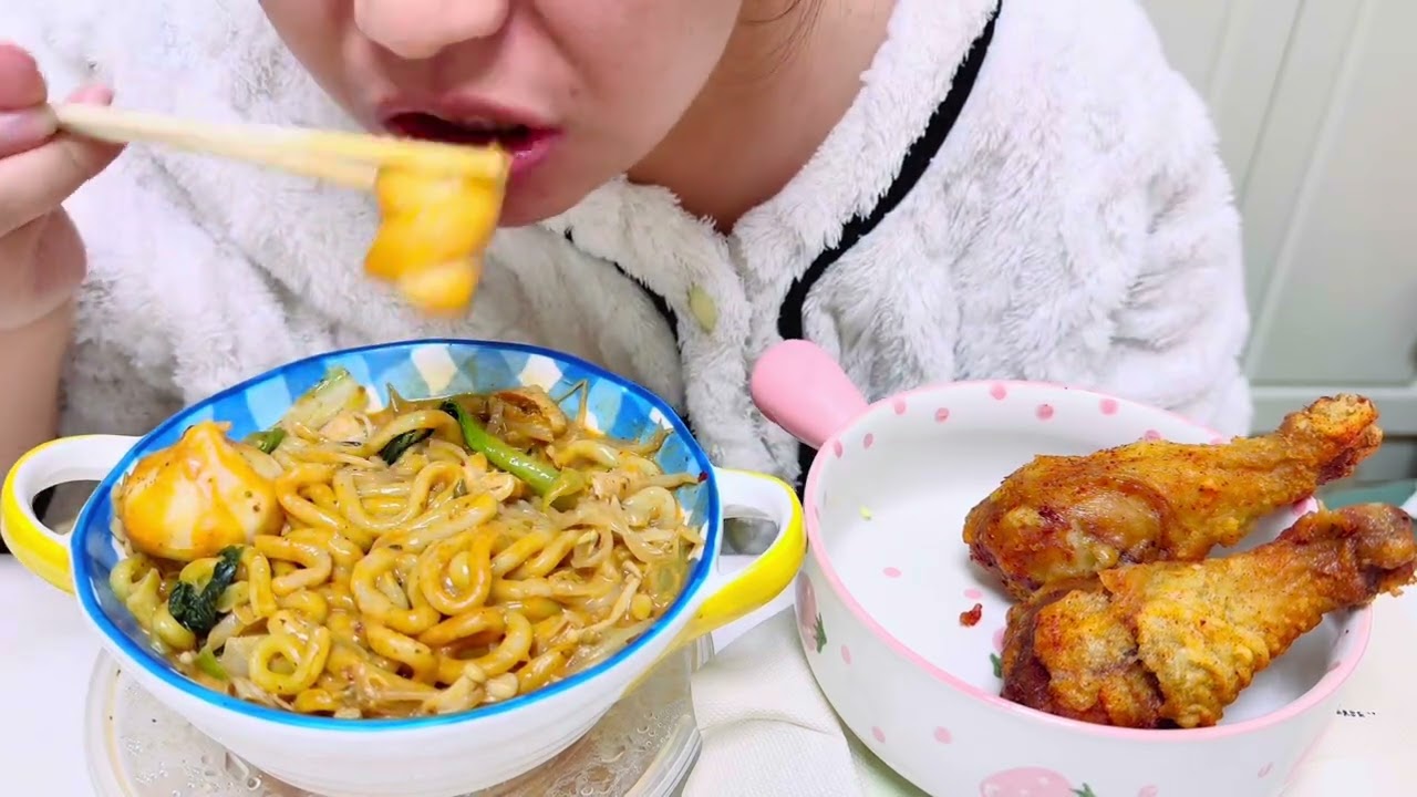 黏糊麻辣烫配香辣炸鸡腿