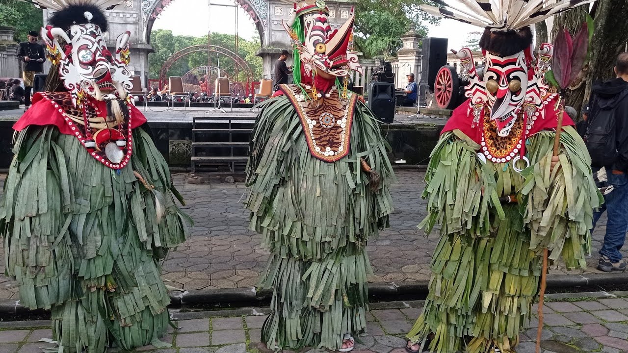 Tari hudoq Kalimantan Timur!! semarak pesona kaltim