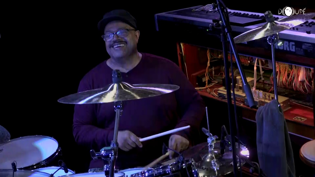DEAN BROWN -  Lamshade live 2 4 2019