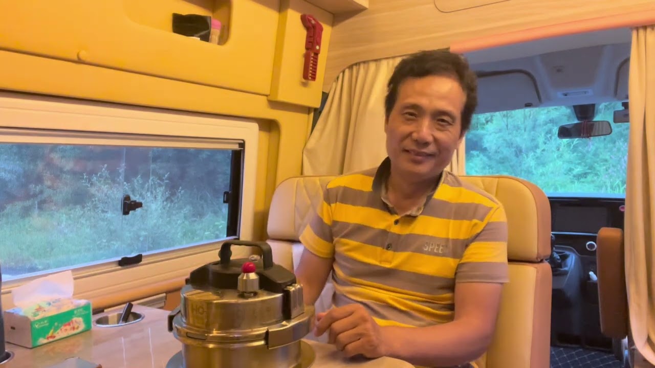 《塞北内蒙》23、到达白狼山 最好的状态，莫过于心中有海，眼里有光，快乐的行驶在阿尔山的路上，不羡慕别人，只倘洋在大自然的风景里。不抱怨生活，欣赏着每天最后的一束金光！脚踏实地，默默享受着人间烟火。