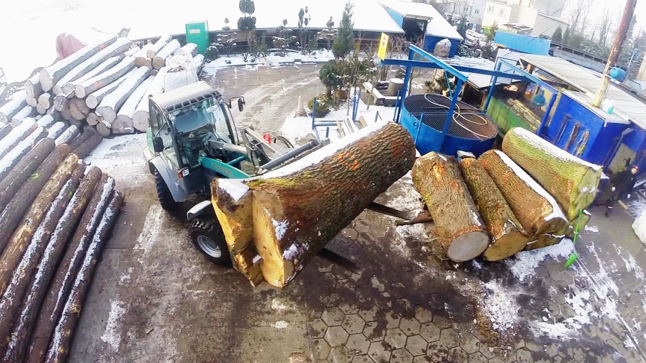 Ładowarka Kramer KL32 i palety z drewnem w tartaku (loader in sawmill)