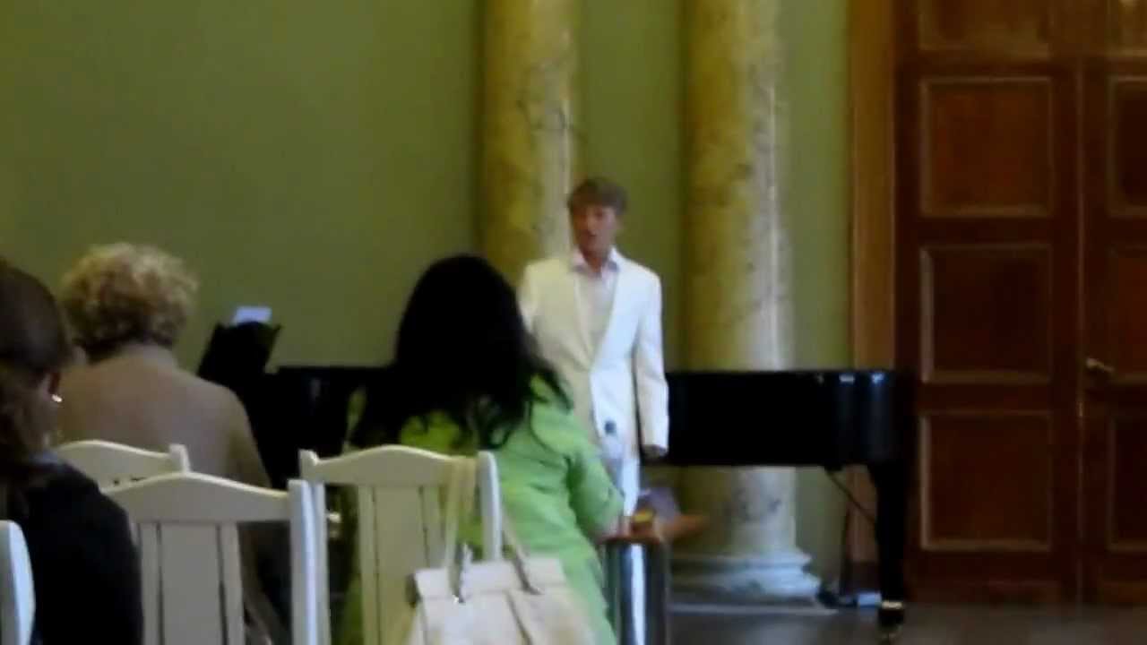 исполняет Юрий Юшкевич