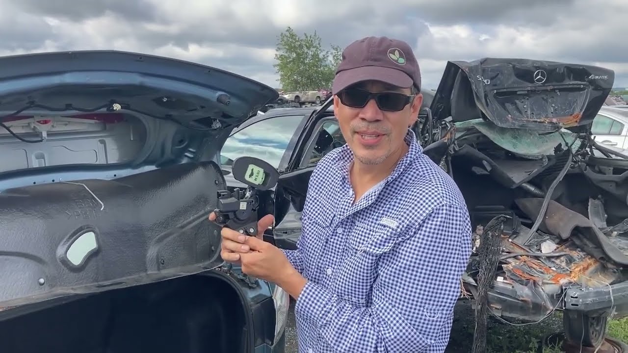 2010-2013 Mazda 3 Sedan Manual Trunk Latch Removal