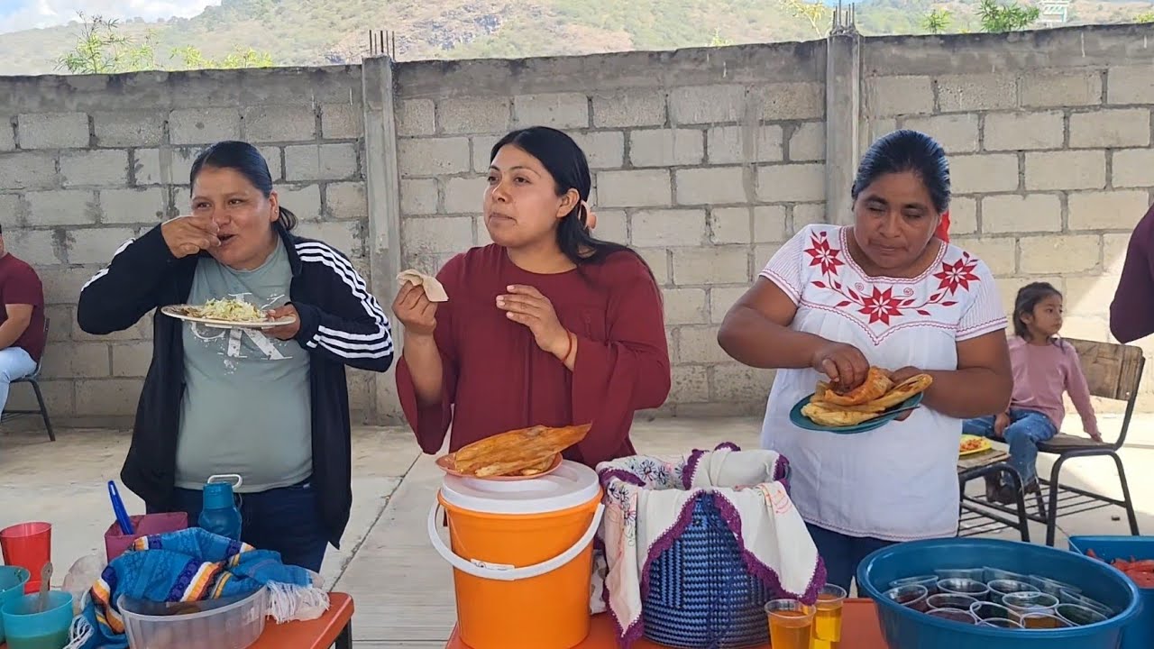 Convivio Navideño con las Tias en Rio de las Flores San Juan Mixtepec Juxtlahuaca Oaxaca México 