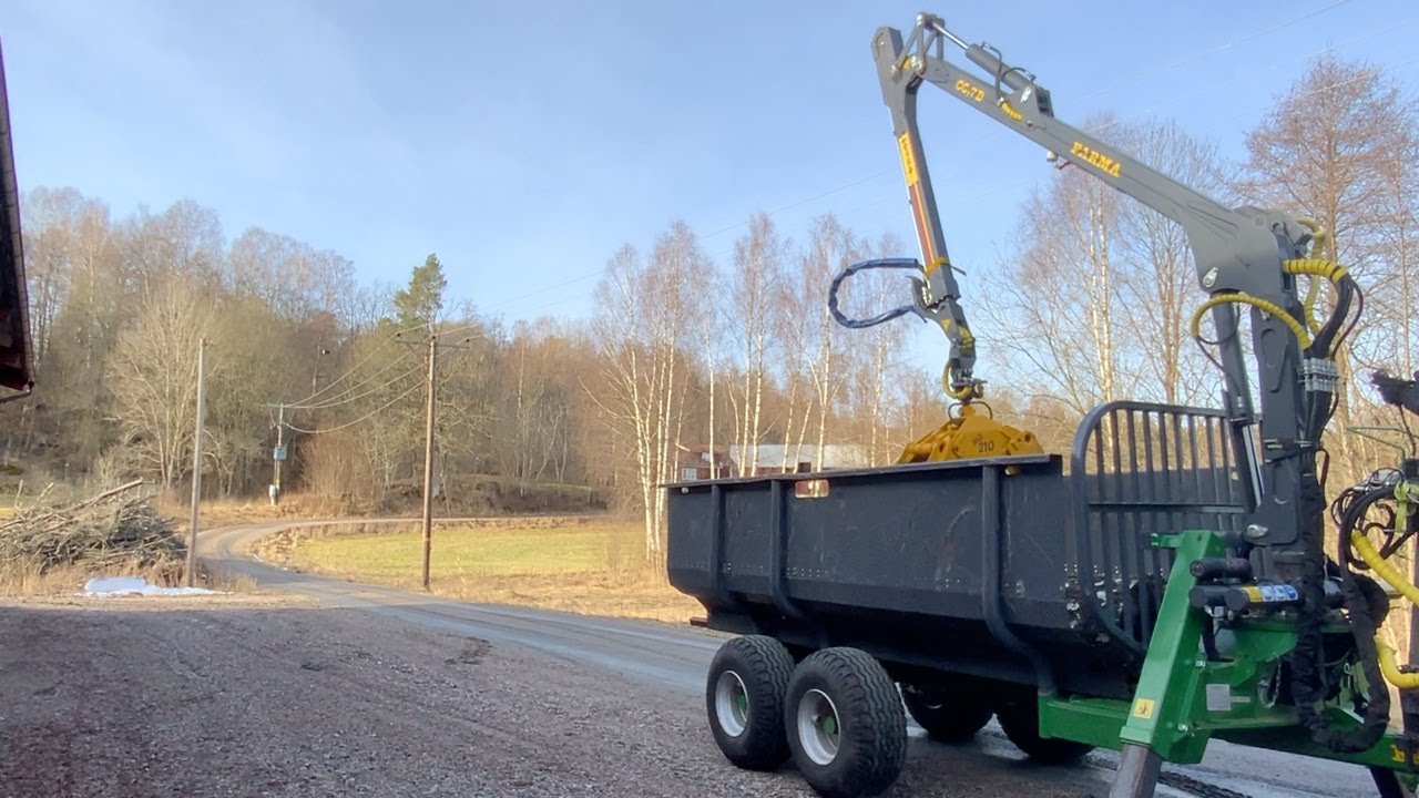 Köp Skogskärra Farma T9F med C6,7D kran, risflak, ramstyrning, utskjut på Klaravik