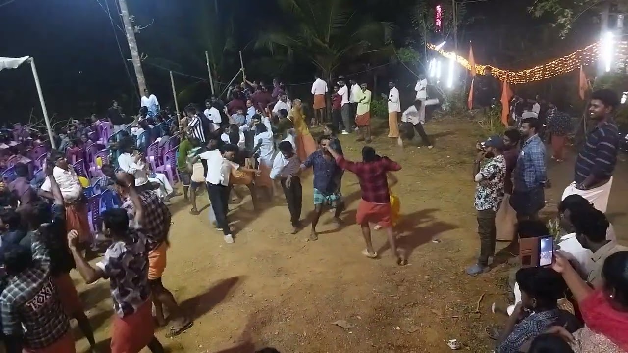 ആകെ മൊത്തം പോടീപൂരം 