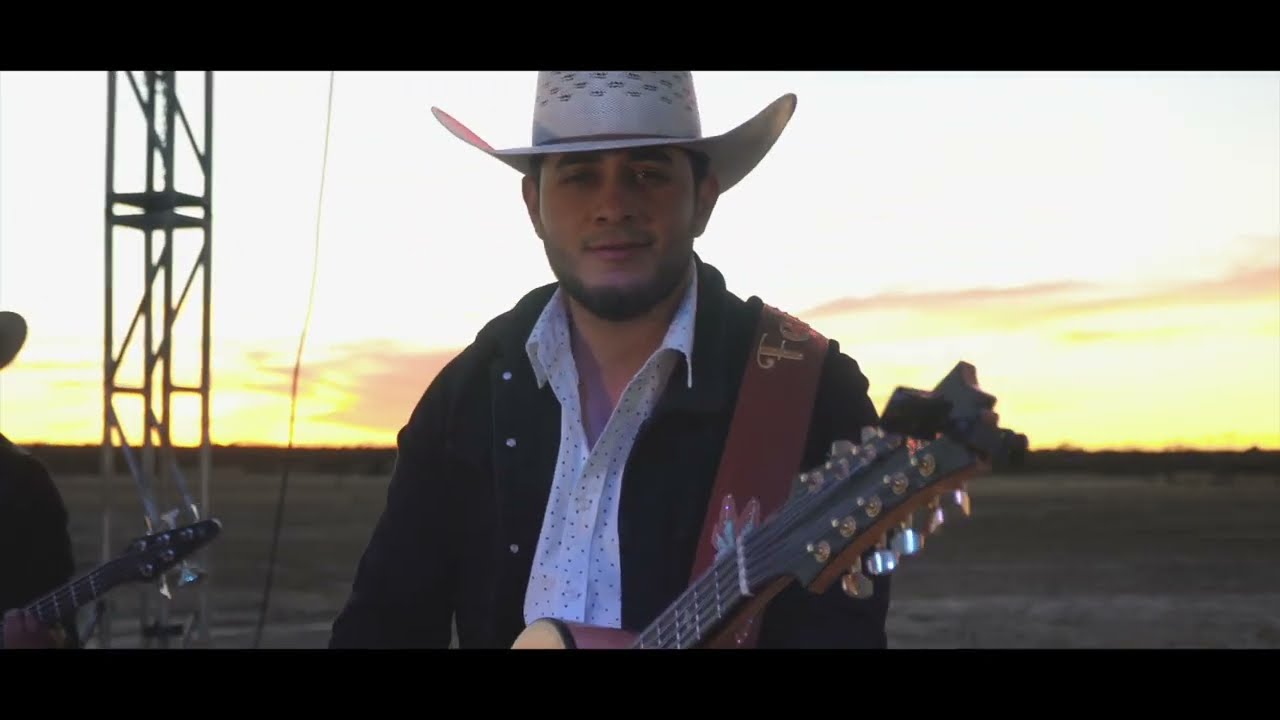 DIALECTO  - Alguien Menos Tu   (Video Oficial)