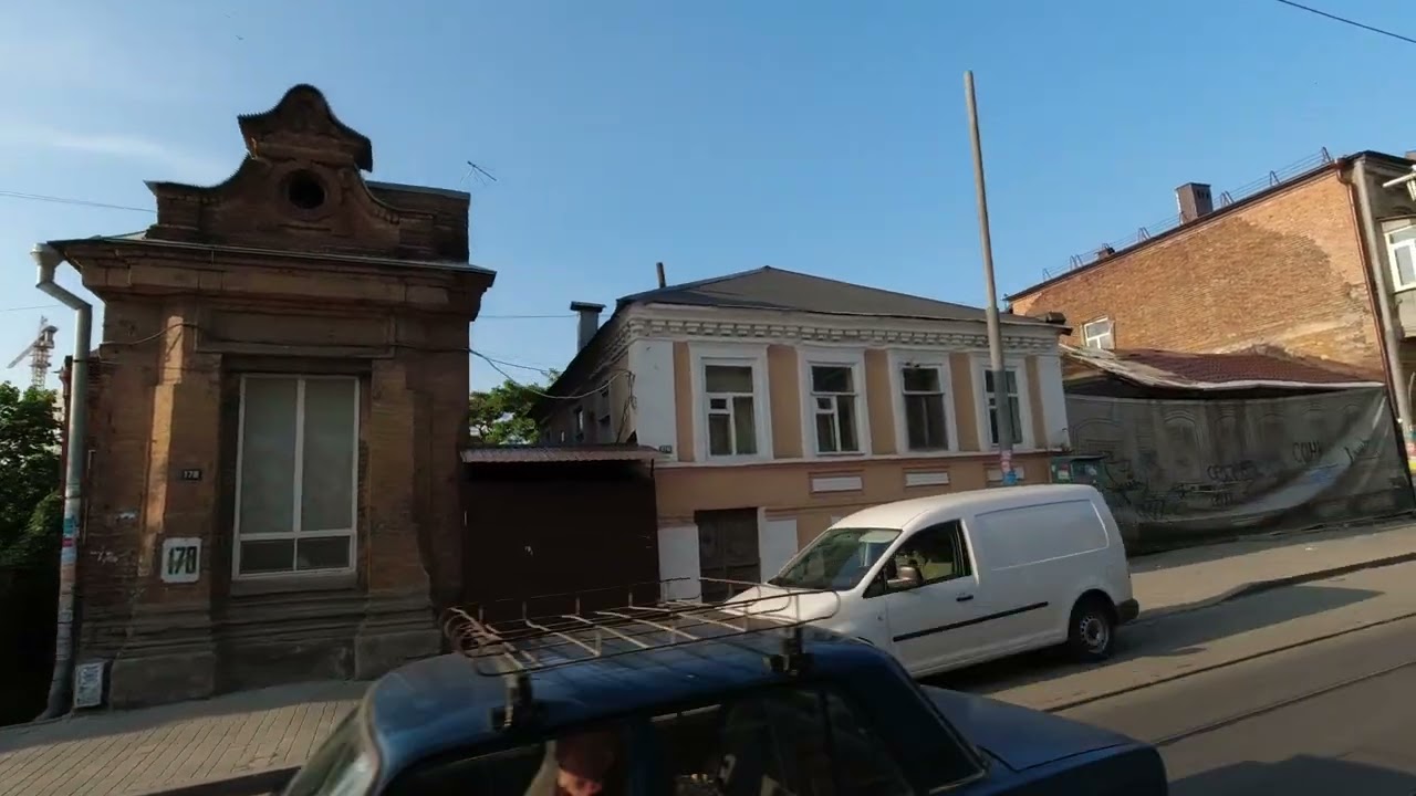Ростов-на-Дону. Ул. Станиславского. 4 июня 2025 года. Солнечное прохладное утро.