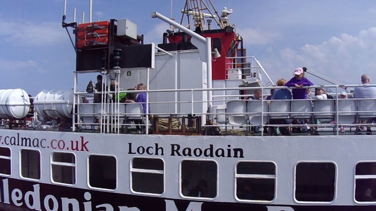 MV Loch riddon depart Largs for cumbrae