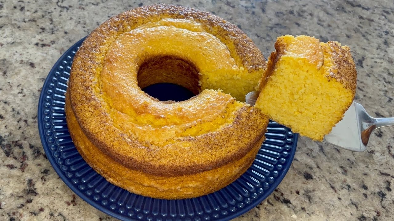 Bolo de Flocão de Milho com Creme de Leite | Receita Fácil, Úmida e de Liquidificador 