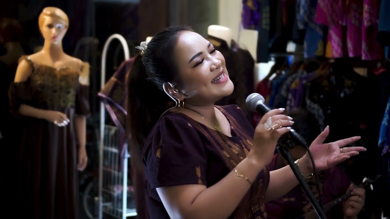 Averiana Barus - Mbuah Page (Official Live Record)