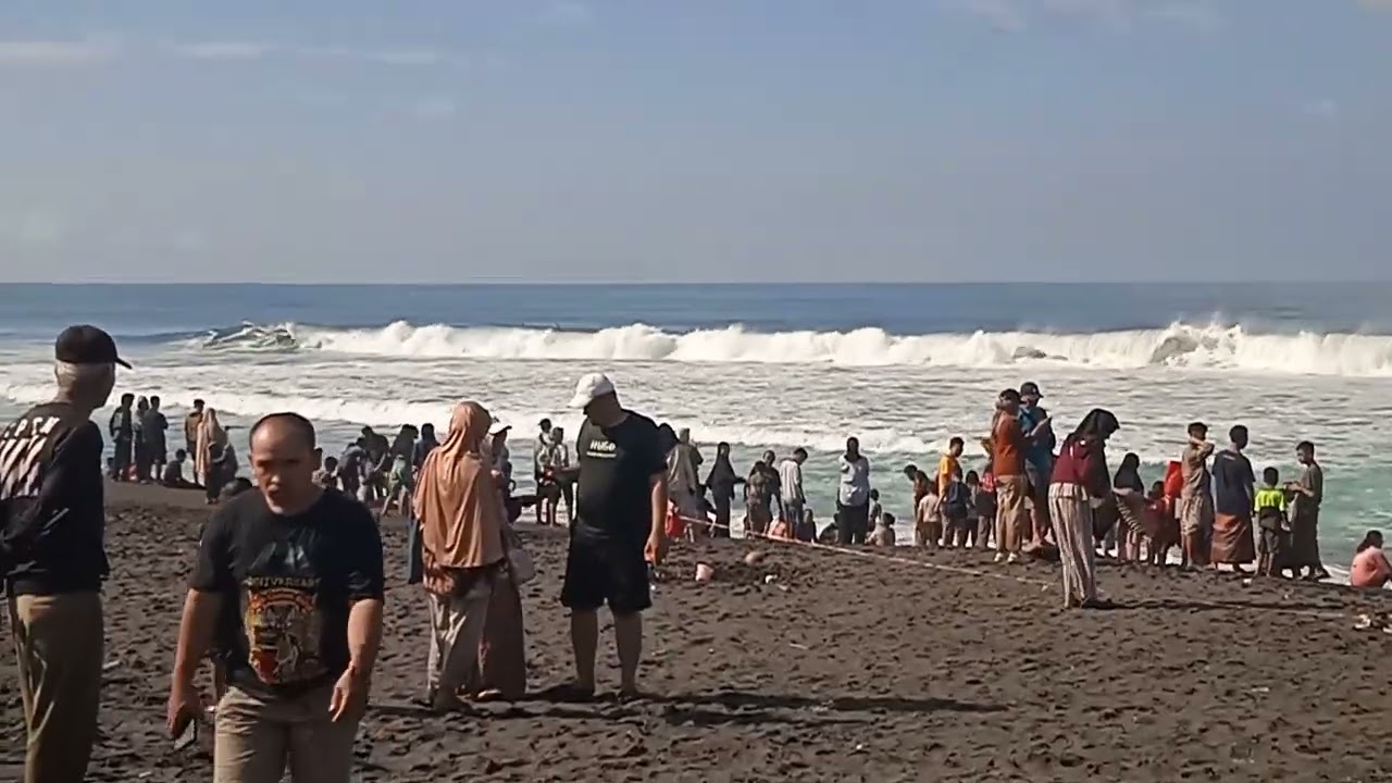Keseruan pantai Dewaruci Purworejo 