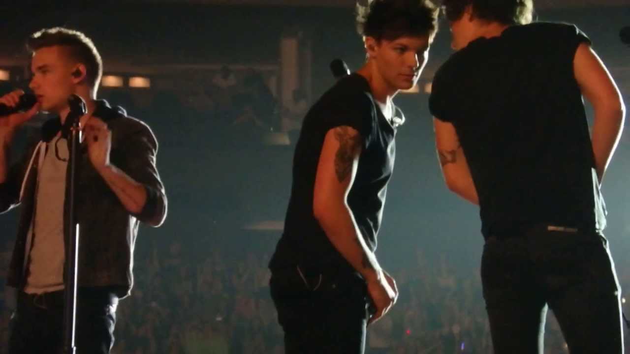 One Direction - TMH Tour @ Berlin 11/5/2013 - Twitter Questions - My heart will go on