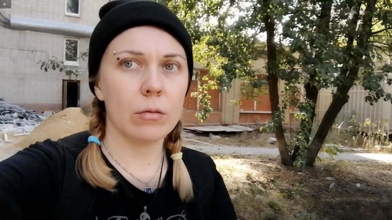 Гуляю под окнами общаги ВГПУ и ругаюсь с дедом
