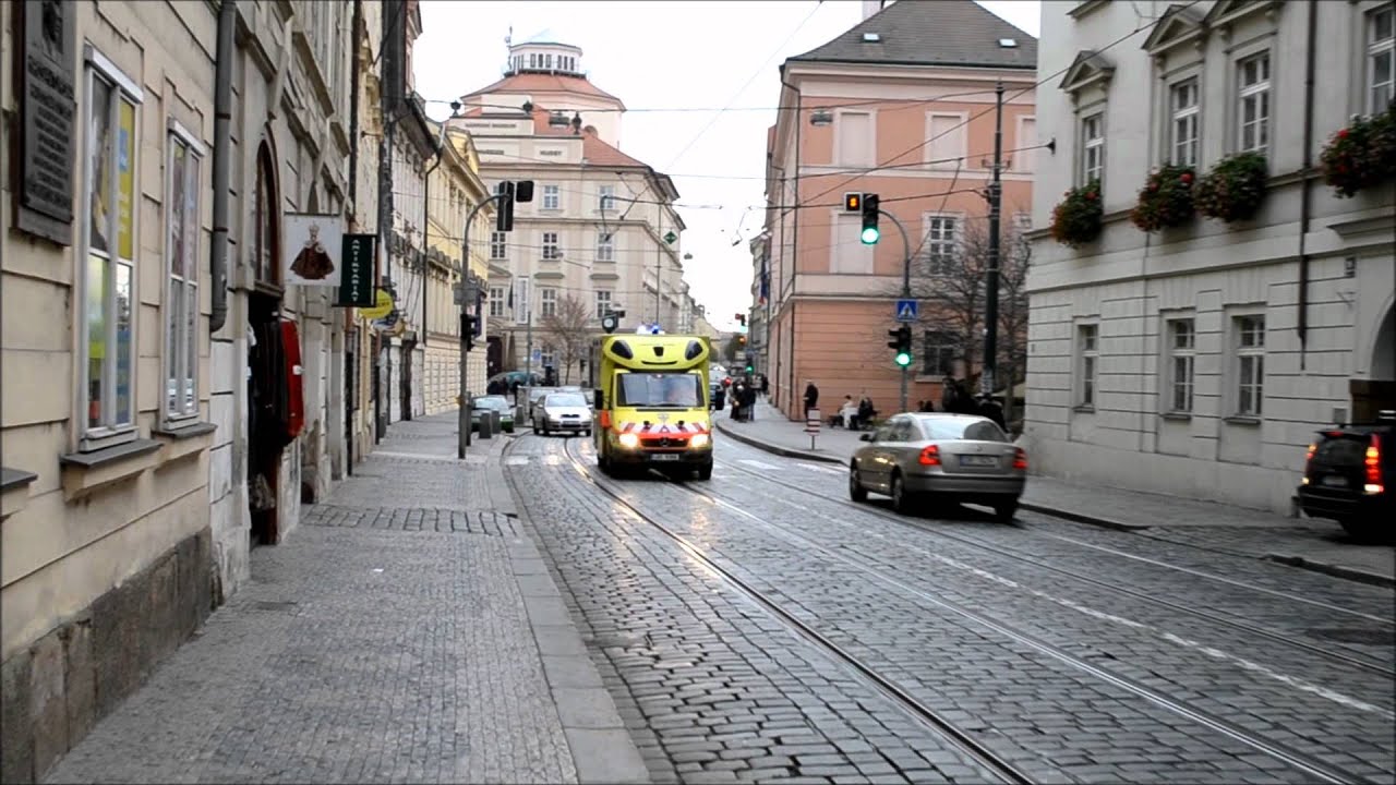 Ambulance responding in Prague - RZP 153 ZZSHMP