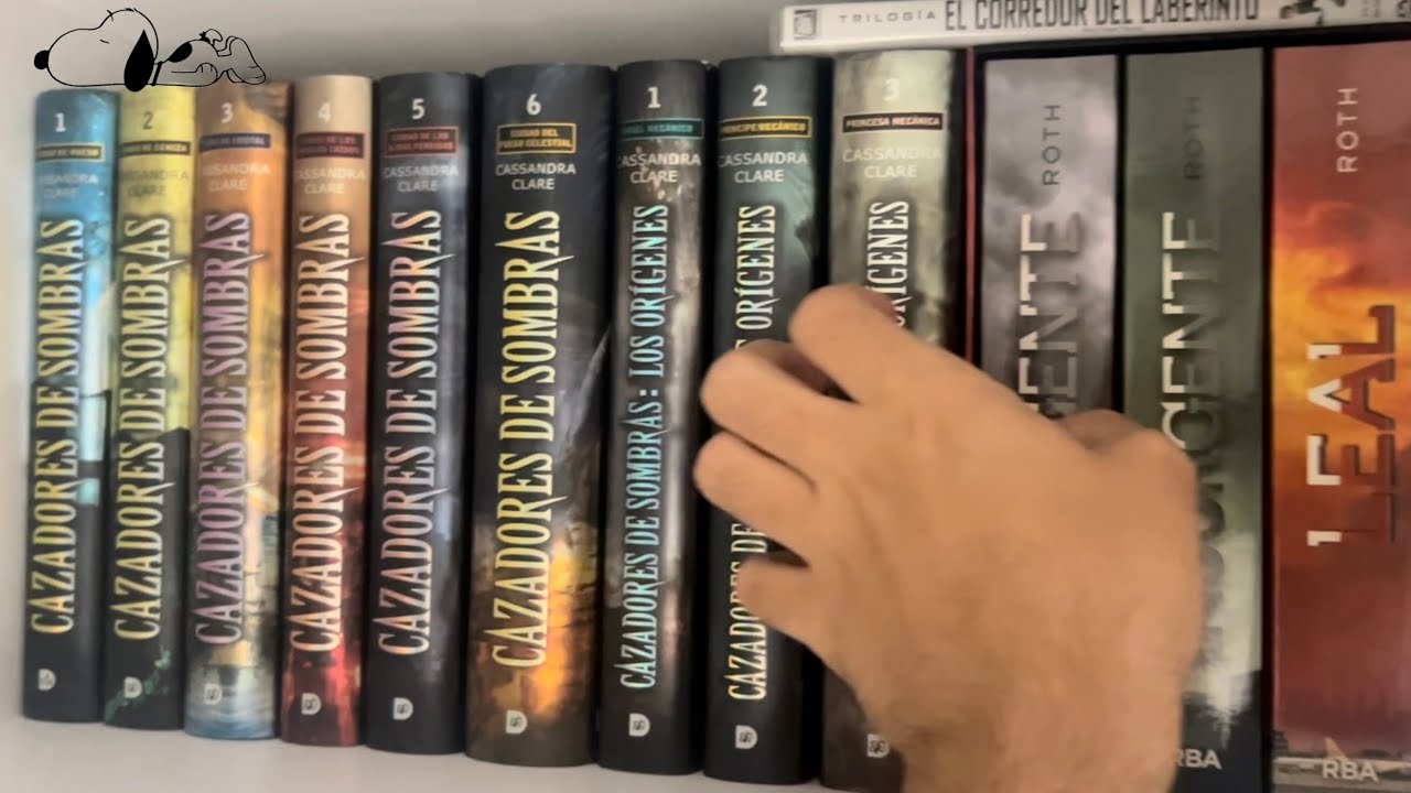 Tour por mis estanterías en ASMR📖💗 | mi primer video