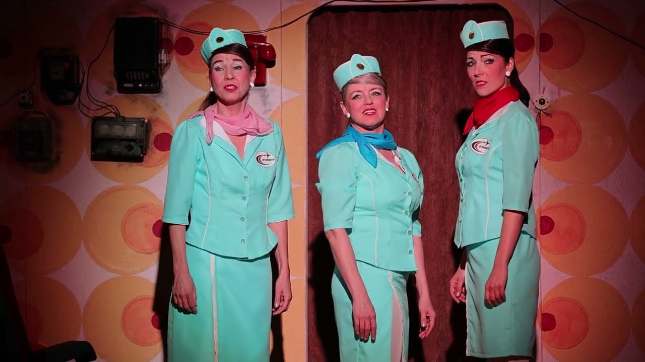 BEATLES AN BORD - Musical-Komödie über einen maroden Billigflieger 2024 im tic Kassel (Folge 27)