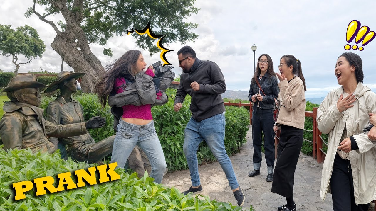Super funny reactions. statue joke - Reactions to die of laughter😂