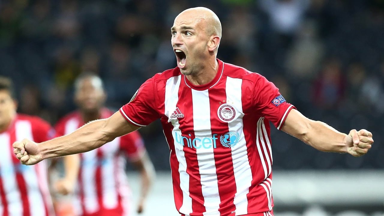 Esteban Cambiasso (2015-2017) Ό&lambda;&alpha; &tau;&alpha; &Gamma;&kappa;&omicron;&lambda; &mu;&epsilon; &tau;&omicron;&nu; &Omicron;&lambda;&upsilon;&mu;&pi;&iota;&alpha;&kappa;ό