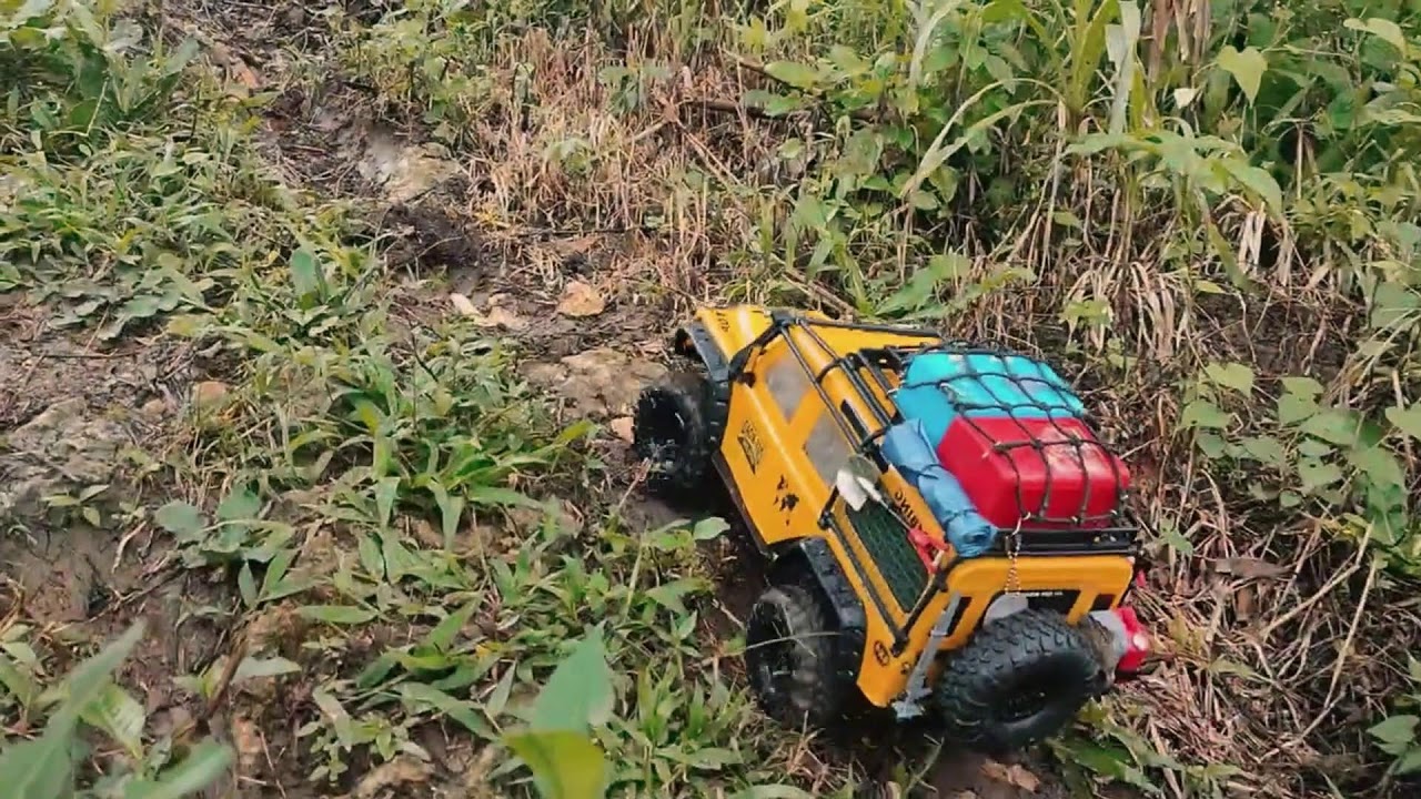 Extreme RC Car Defender Mudding ,Stuck, Slipping, Still Pushing! #12