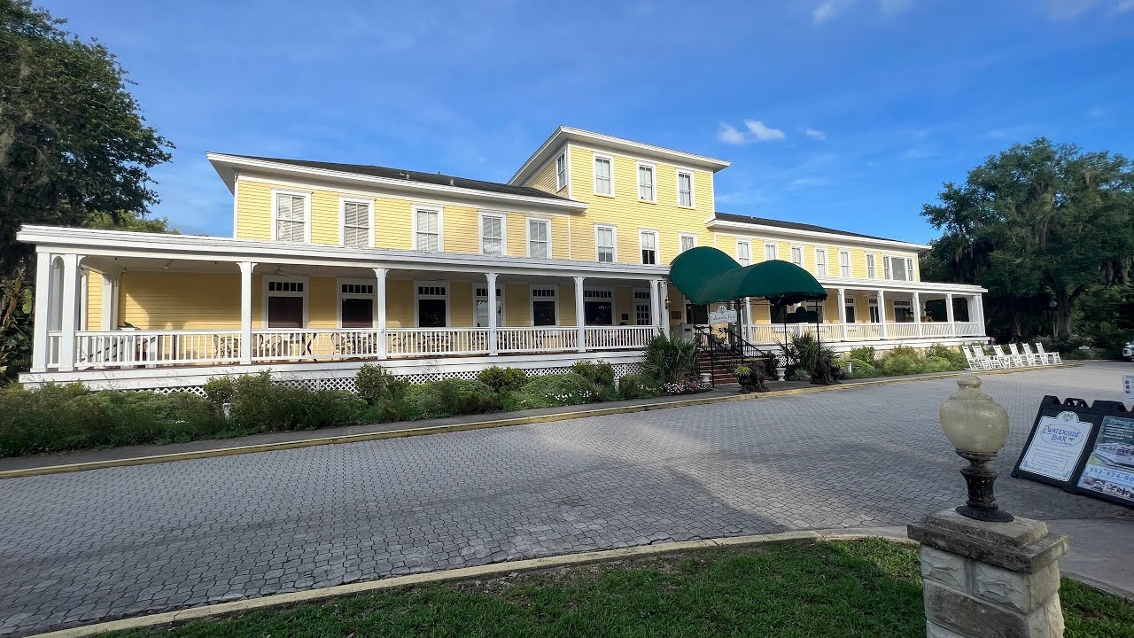 Staying at the Historic Lakeside Inn Hotel in Downtown Mount Dora, FL | Full Hotel Tour & Room Tour