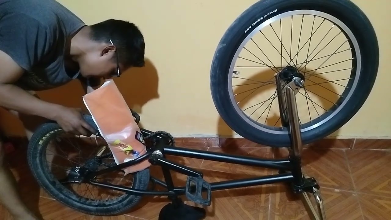 Como tensar la cadena y centrar la llanta de una bmx