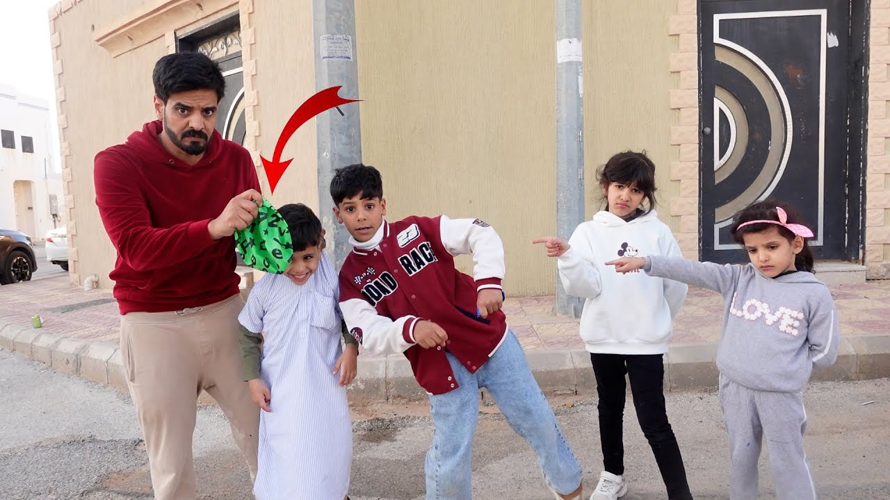 الأولاد فقعو كورة بنت الجار !!