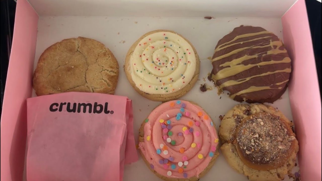 CRUMBL COOKIE REVIEW #crumblcookies #cookiereview #funny 