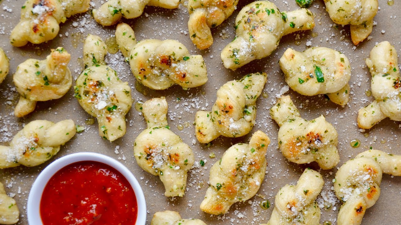 Easy Homemade Garlic Knots