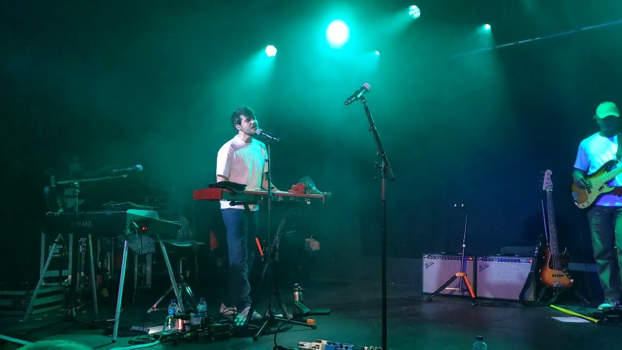 Rex Orange County - SHOOT ME DOWN (Live at Leeds Beckett Students' Union)