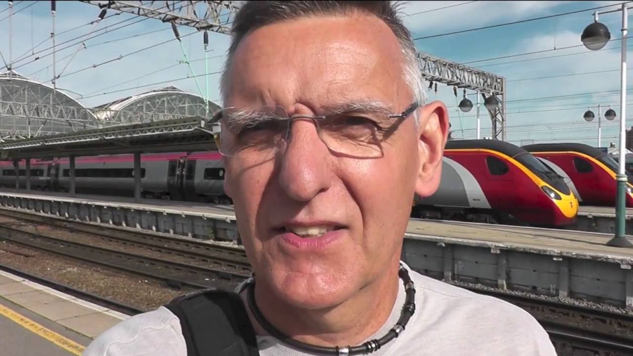 Thirty Two minutes at Manchester Piccadilly Railway Station (Aug 2016)