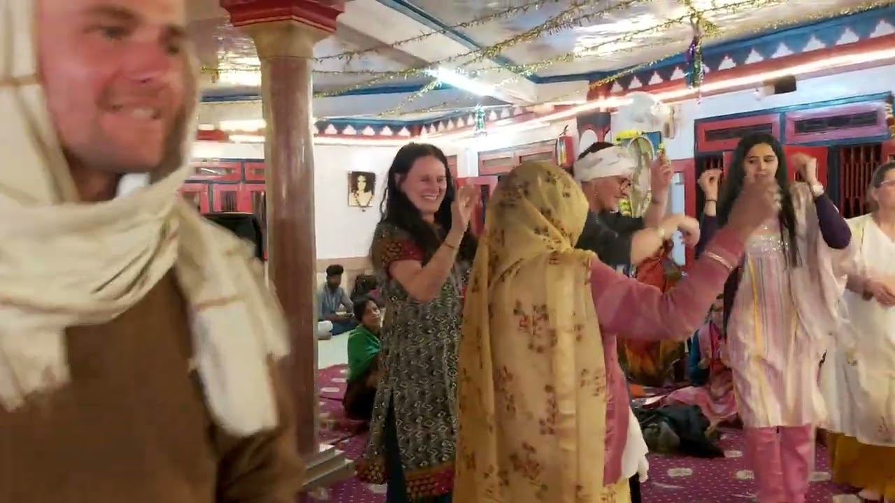 Aao  aao mere agna durga  bhajan Haidakhan 