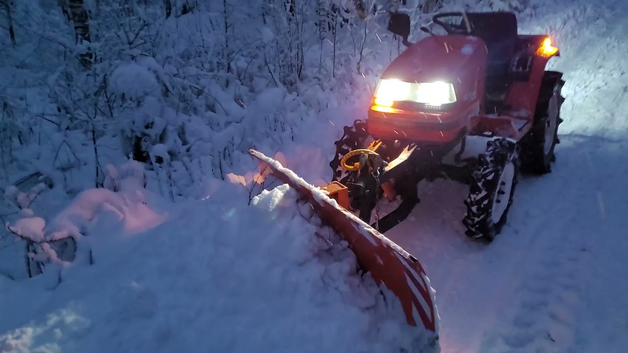Kubota А14 очистка снега  самодельным отвалом