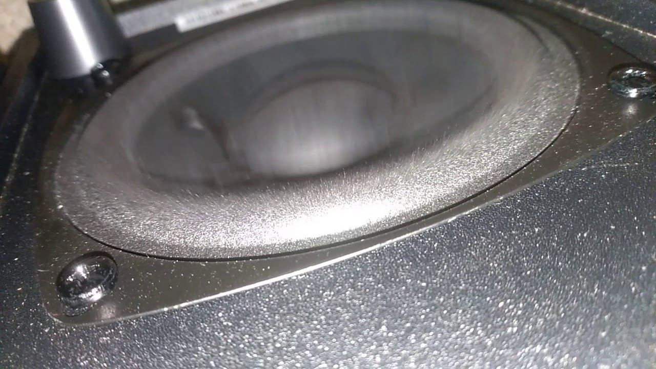 Logitech z213 bass test (old video)