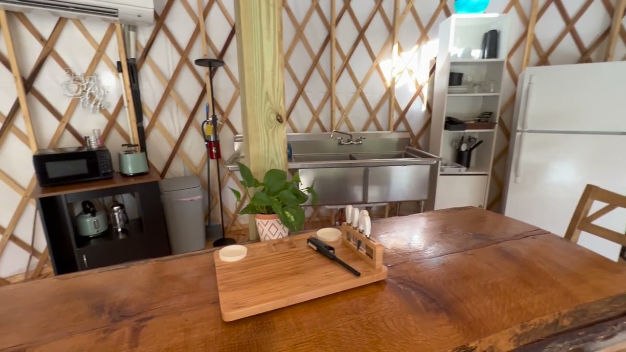 Yurt 10, Brown Mountain Beach Adventure Resort