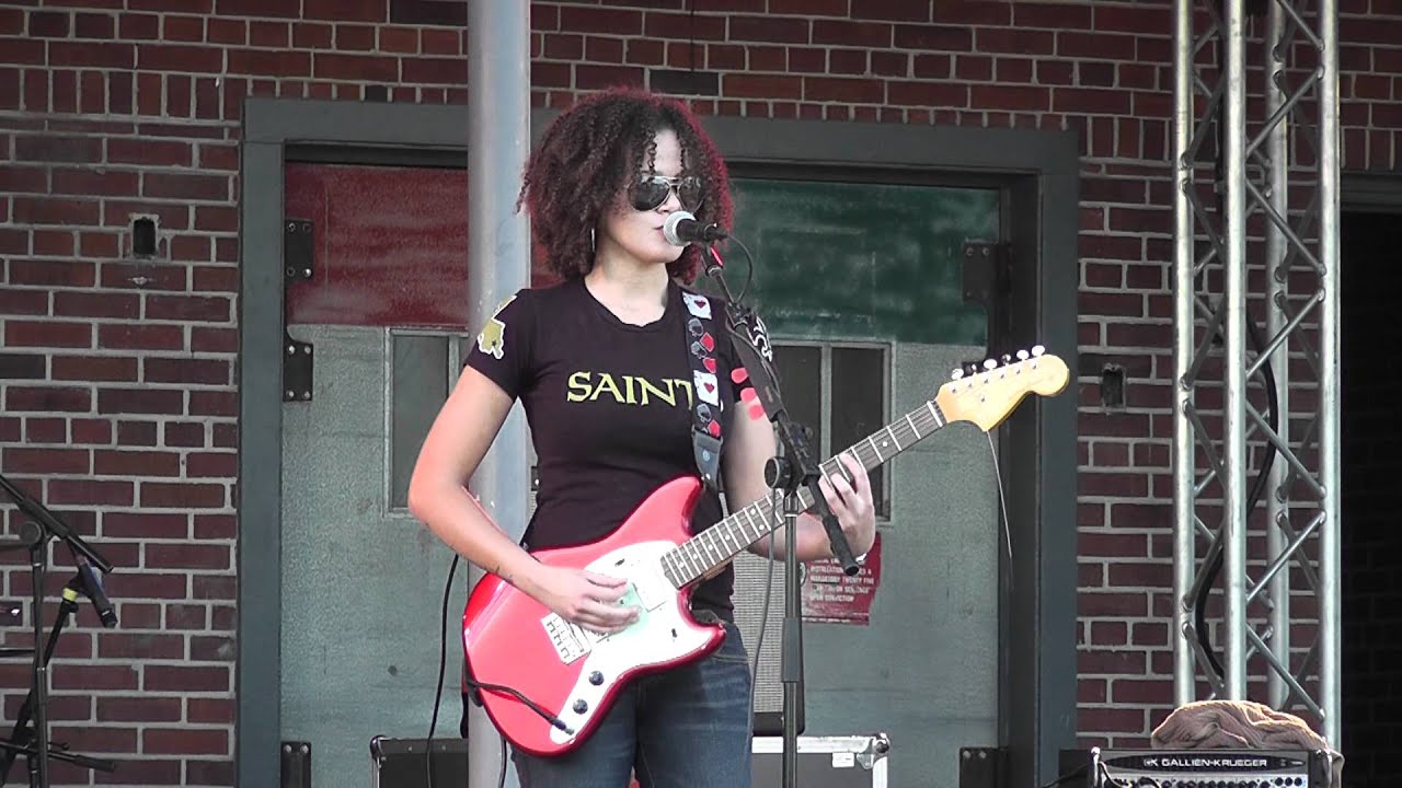 Mia Borders - Crossroads  (Live at Gretnafest, October 9, 2011)
