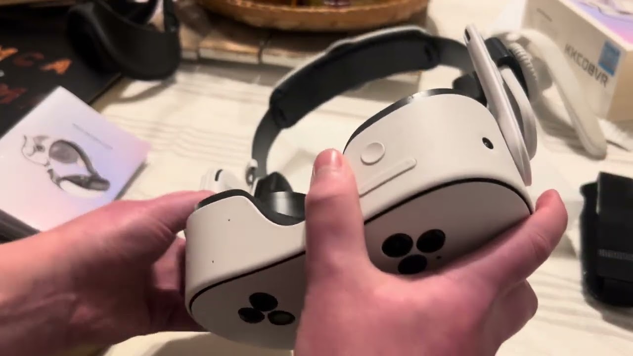 Unboxing the  KkcobVr Q3 Pro head strap for a Meta quest 3 and 3S.￼￼