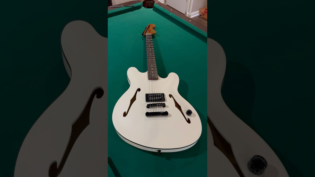 fender starcaster olympic white. tom delonge of blink 182 