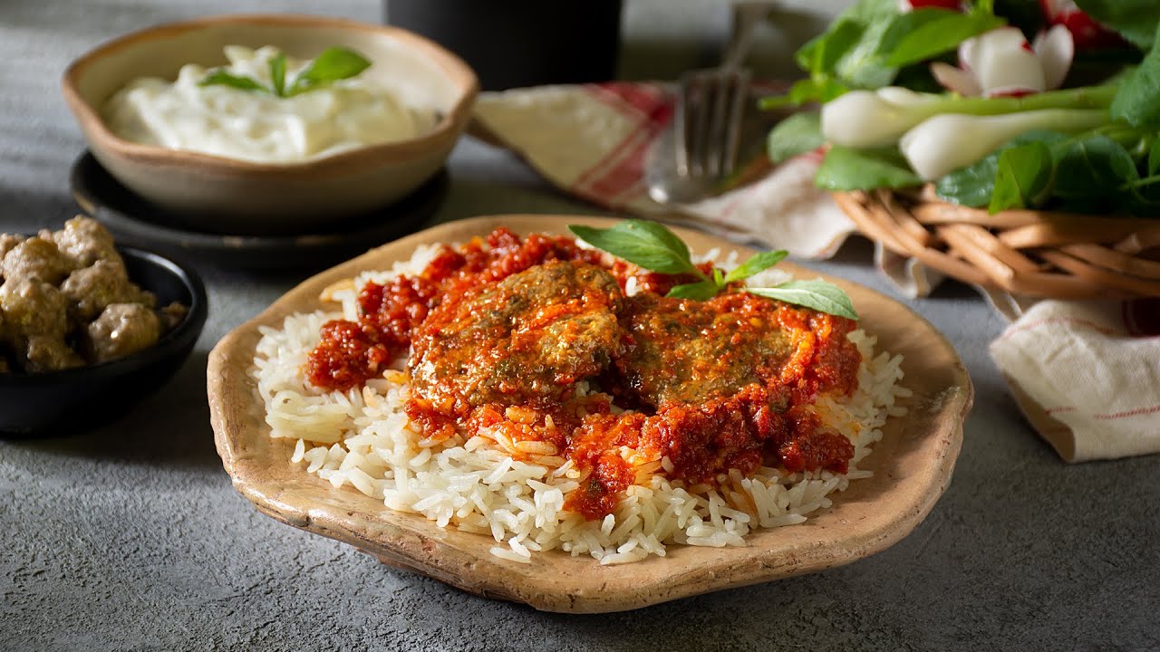 Shami Rudbari: Pfannen-Kebab mit herrlicher Tomaten-Kr&auml;uterso&szlig;e