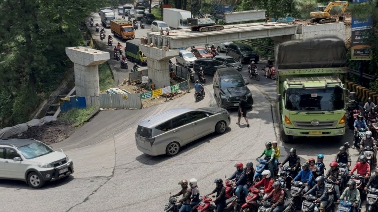 Penerobos Dari Jawa Bikin Emosi, Truk Yang Paling Ditakuti Begal Menderita di Sitinjau Lauik