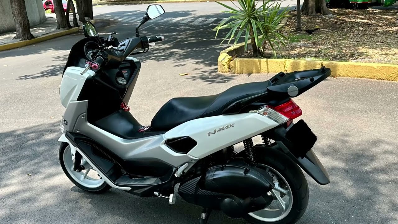YAMAHA NMAX 2017 BLANCA