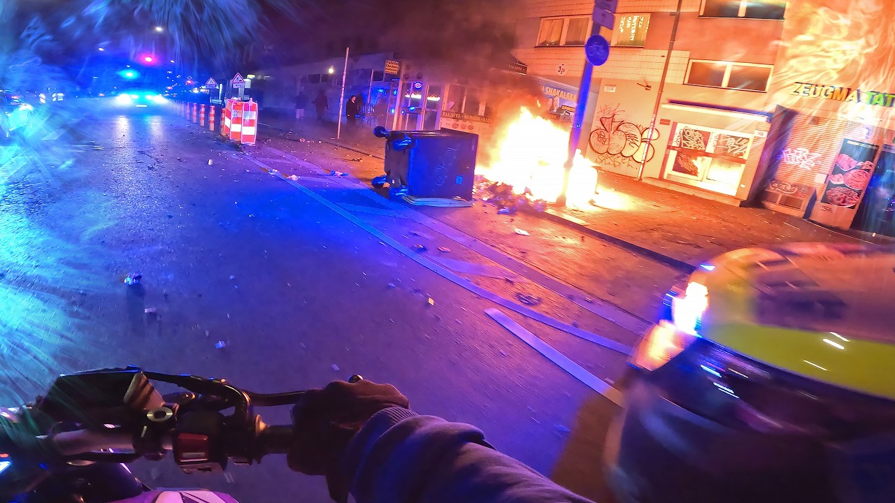 SILVESTER ESKALIERT IN BERLIN! | 2024/25 | MotoPeer