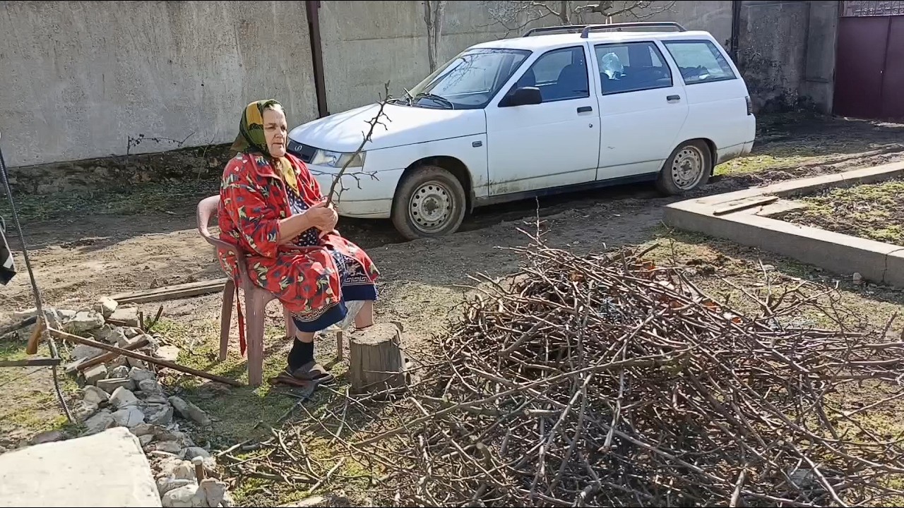Подготовка огорода к посадке. Работаем всей семьёй!