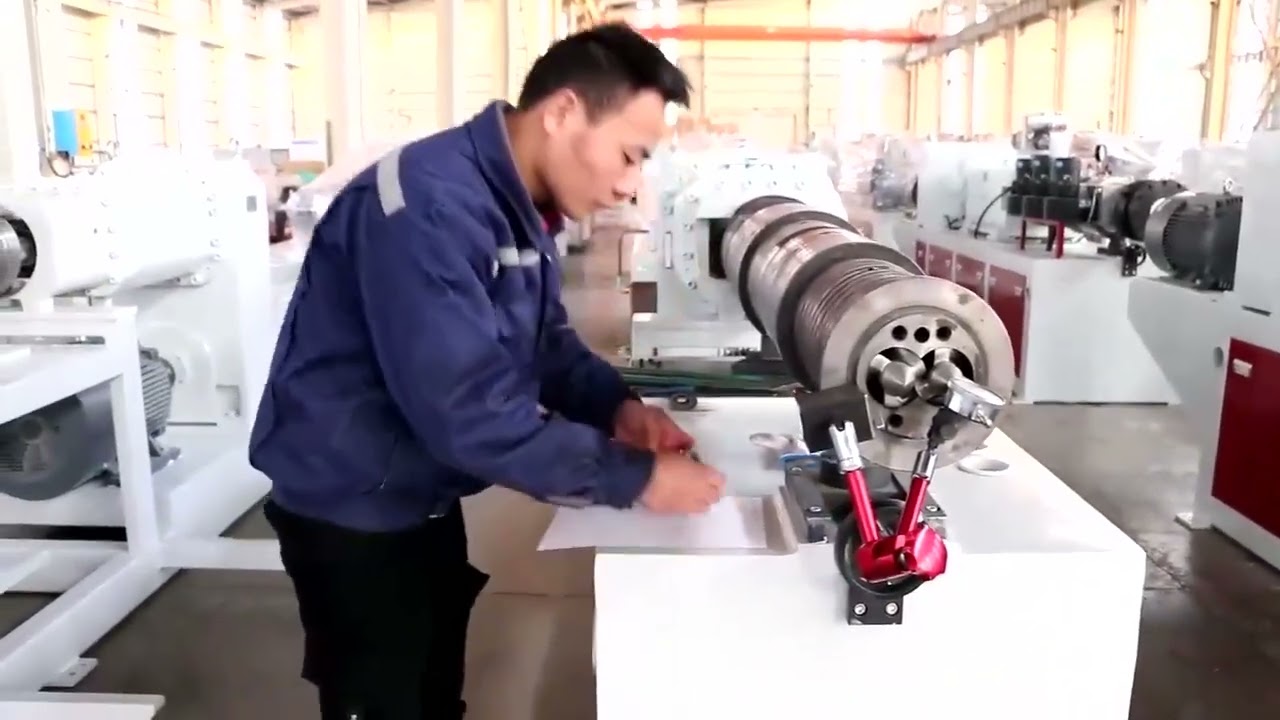 How to adjust the gap of conical twin screw extruder screw and barrel